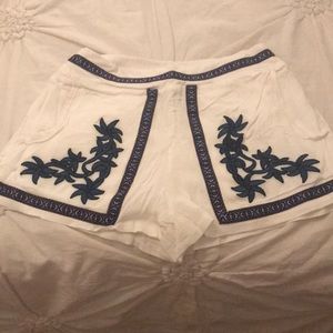 Worn maybe 3 times. Cute shorts with pattern.